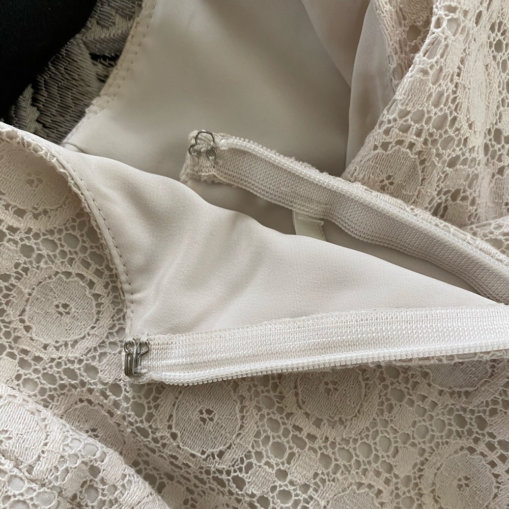 Ann Taylor Loft Dress- Cream Lace & Black-Size 0. - Picture 3 of 6